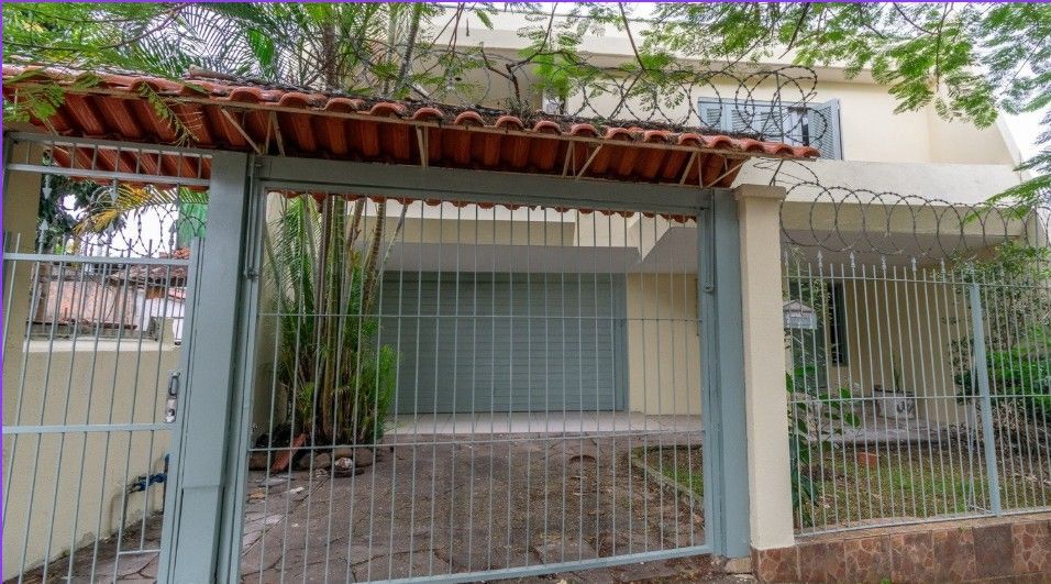 Casa de 3 quartos,1 suíte, closet, living com lareira, pátio, piscina e 2 vagas de garagem. — foto 22
