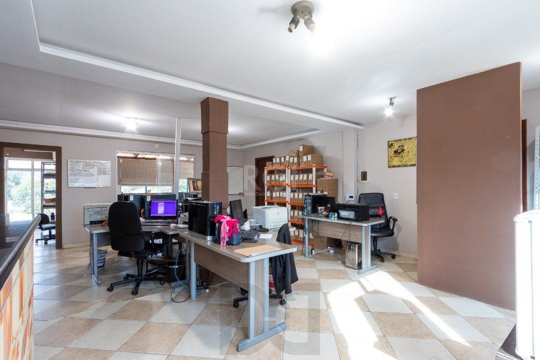Sobrado para Venda - 300m², 3 dormitórios, sendo 1 suites, 3 vagas - Cavalhada — foto 47