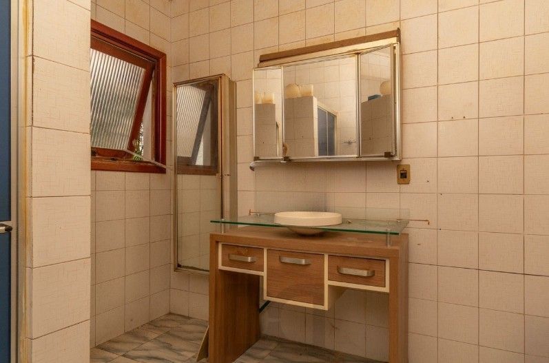 Casa de 3 quartos,1 suíte, closet, living com lareira, pátio, piscina e 2 vagas de garagem. — foto 16