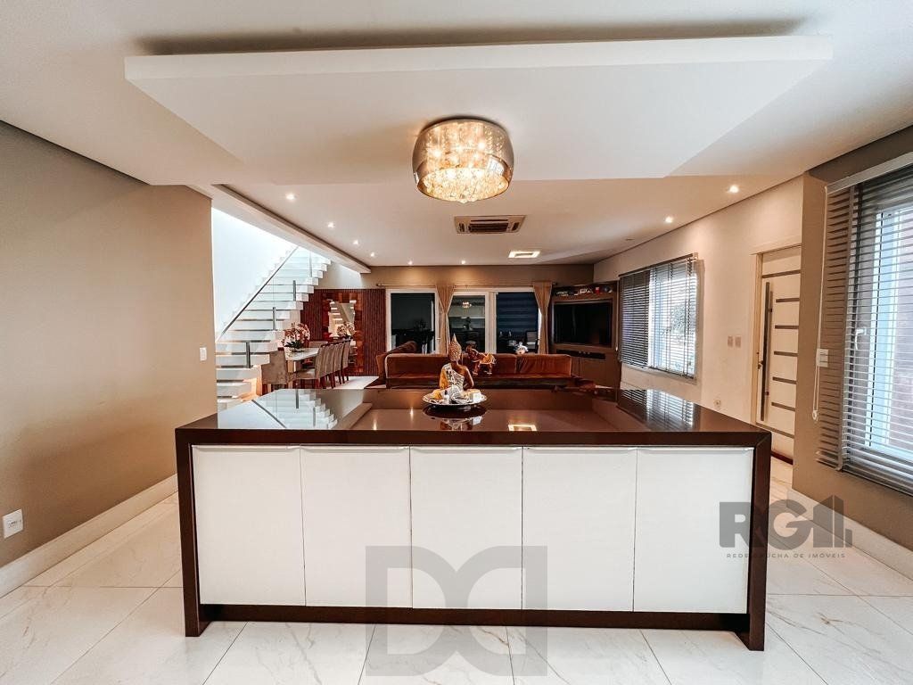 Excelente residência com aproximadamente 242m² privativos, — foto 22