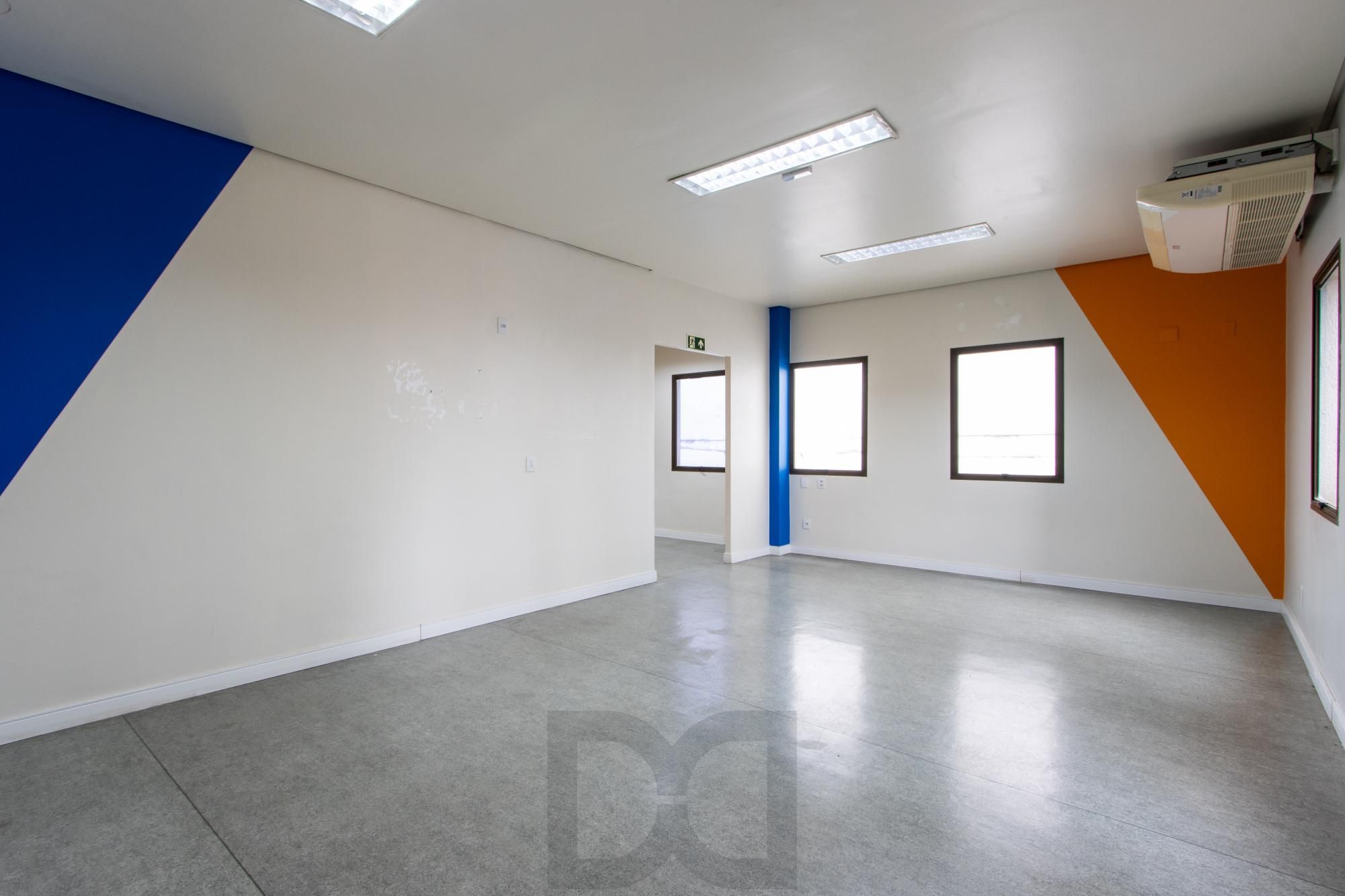 Casa Comercial 2 pisos - Excelente localização e Grande Visibilidade no Bairro Menino Deus - Ideal p/ Clínicas, escolas ou escritórios. — foto 51