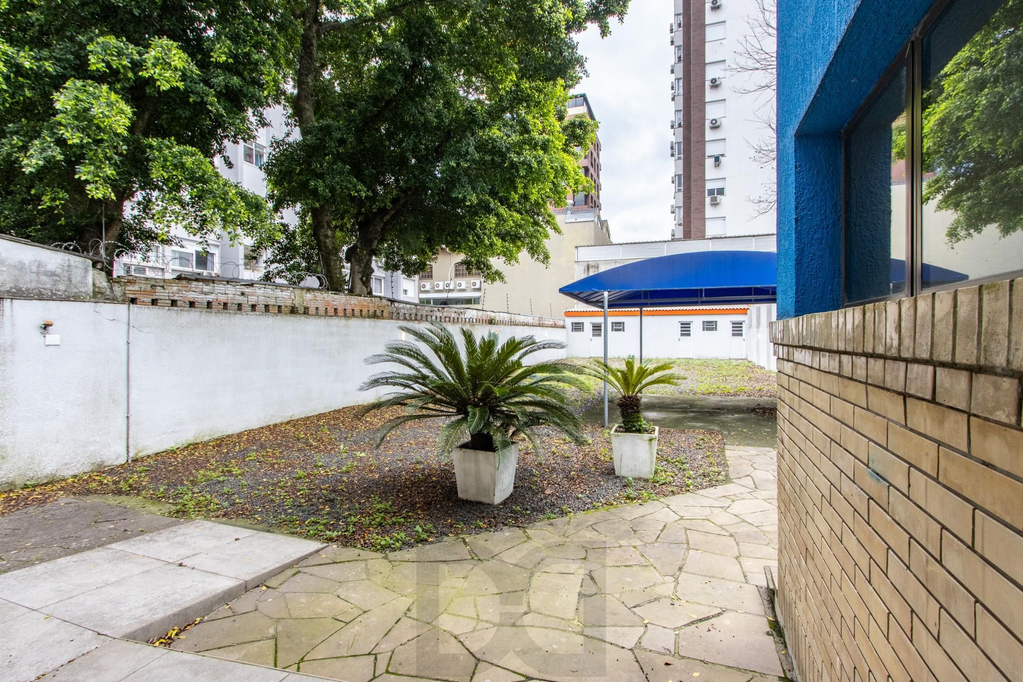 Casa Comercial 2 pisos - Excelente localização e Grande Visibilidade no Bairro Menino Deus - Ideal p/ Clínicas, escolas ou escritórios. — foto 24
