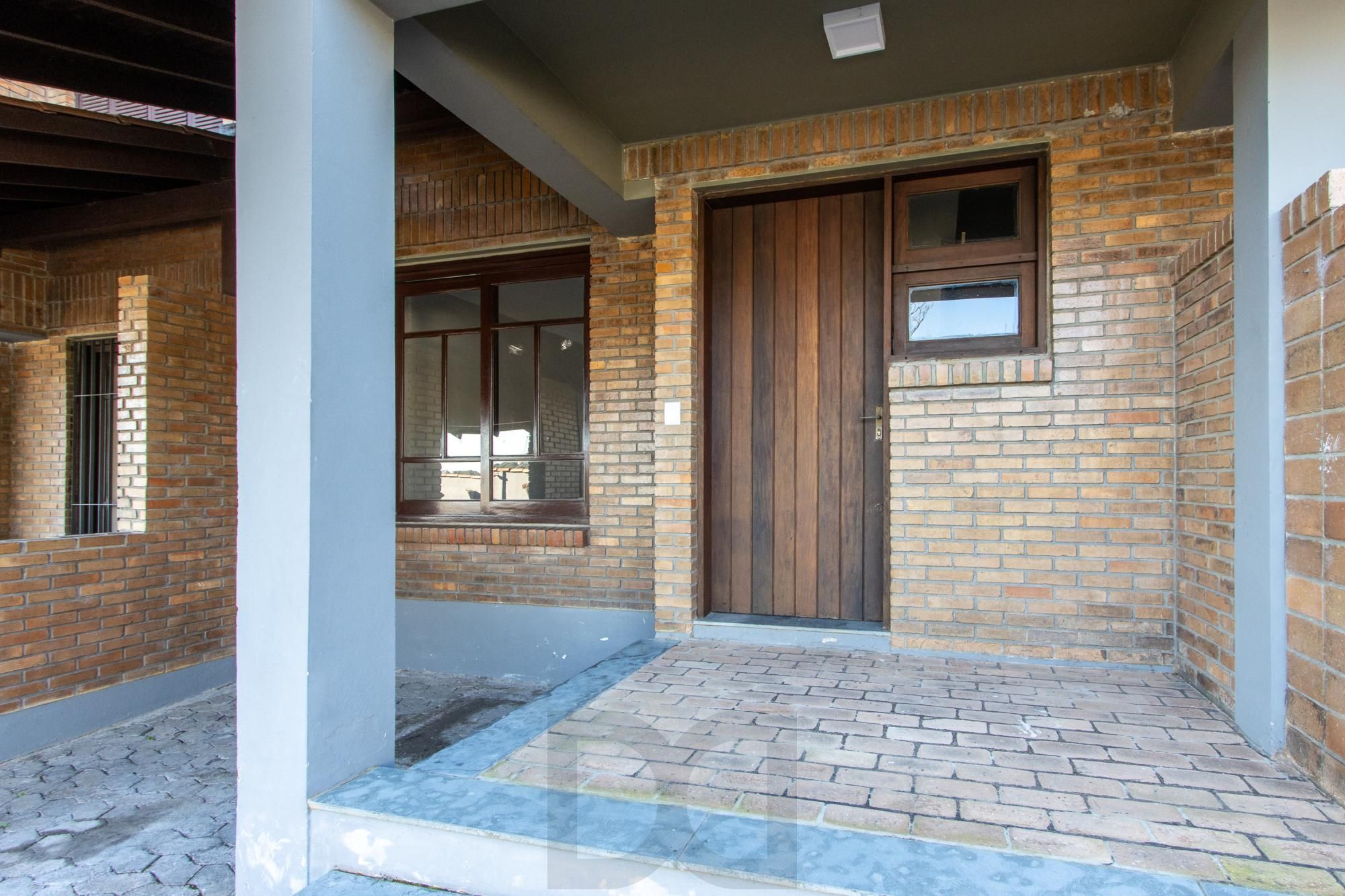 Casa 3 dormitórios, sendo 1 suíte, 2 vagas de garragem - bairro Ipanema — foto 3