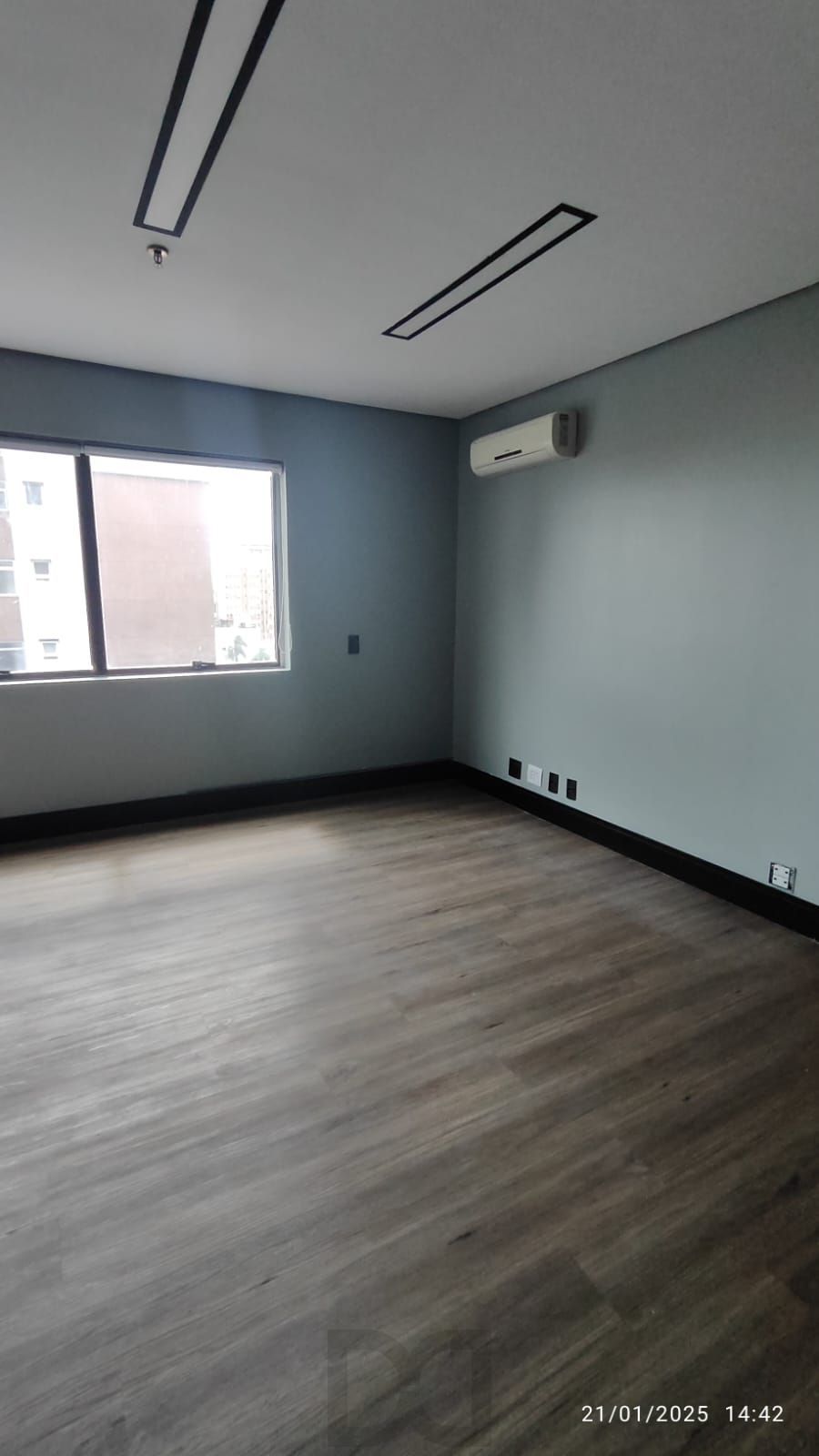 Duas salas comerciais unificadas -Bairro Menino Deus — foto 17