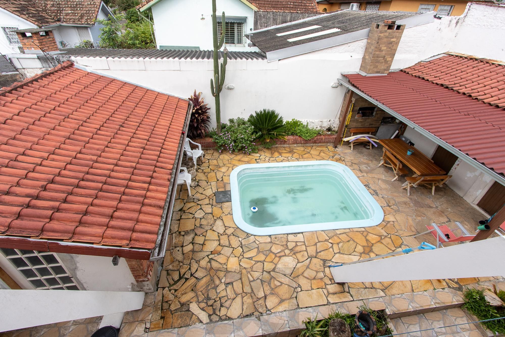 Casa de 4 dormitórios, 2 suítes, piscina, pátio e 2 vagas de garagem. — foto 40