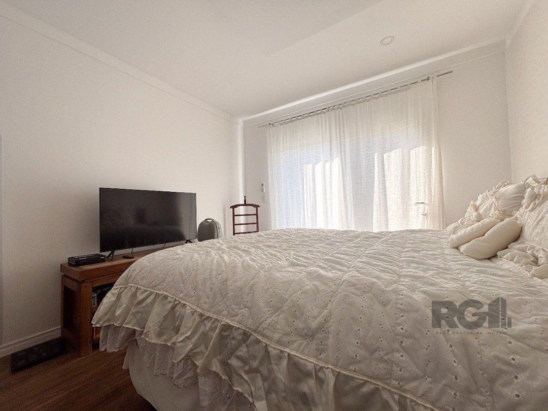 Casa em condomínio com pátio, piscina, 3 suítes e 2 vagas — foto 25