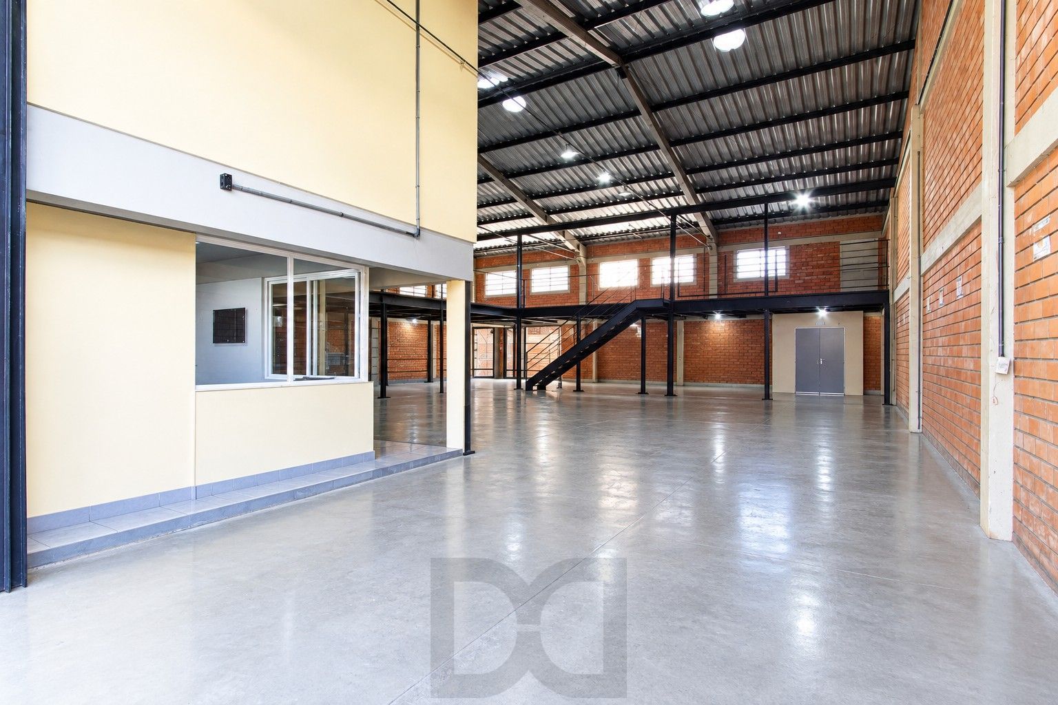 Pavilhão/Depósito , em estrutura montada com mezanino montado com escritório, cozinha, — foto 3