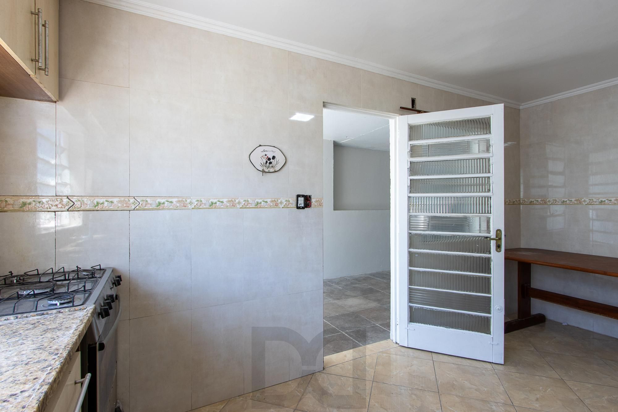 Casa de alvenaria, com 3 quartos, 1 suíte e 3 vagas de garagem. — foto 16