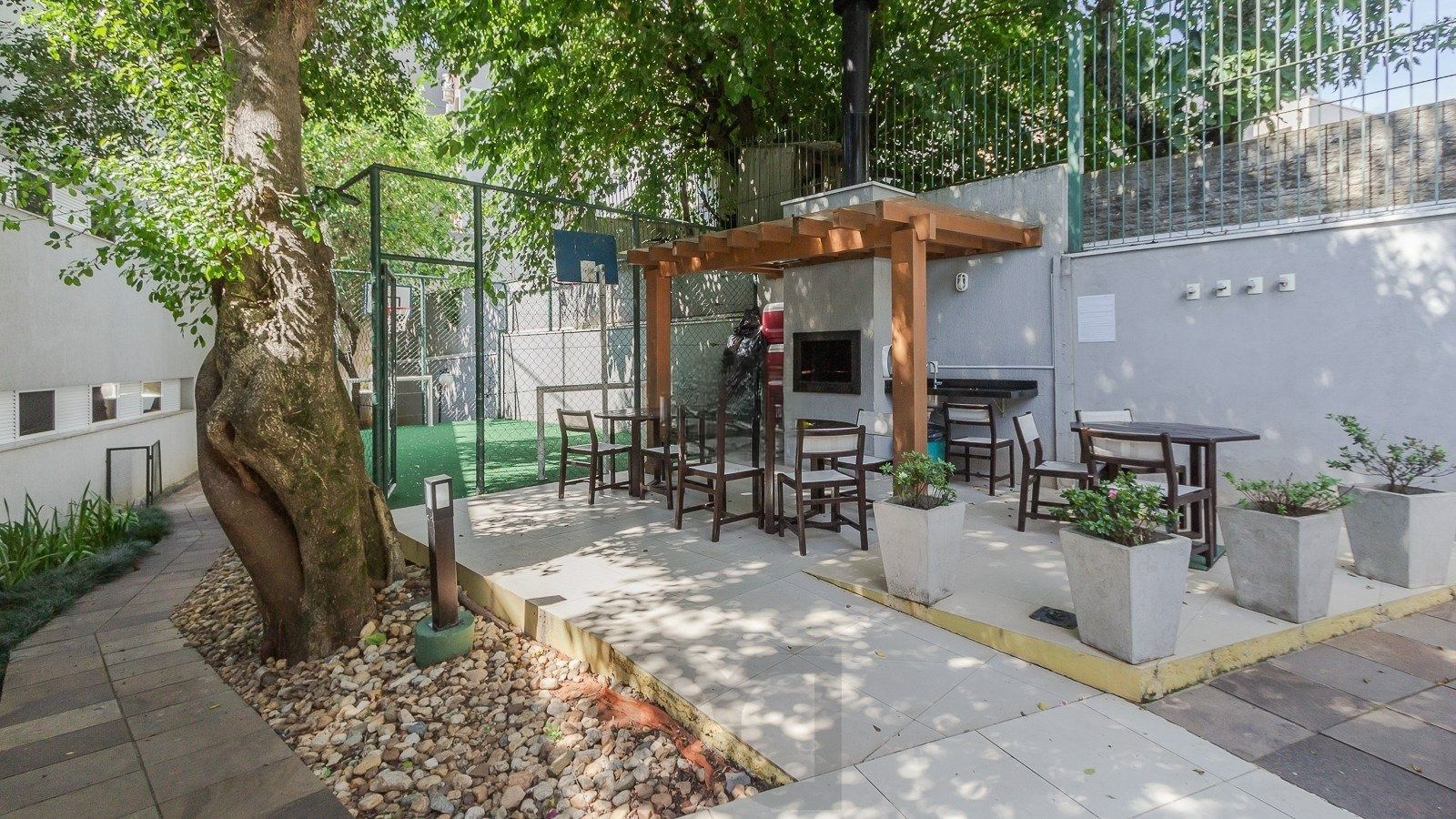 Apartamento 2 dormitórios, 1 suíte, 2 vagas, Petrópolis, Porto Alegre. — foto 18