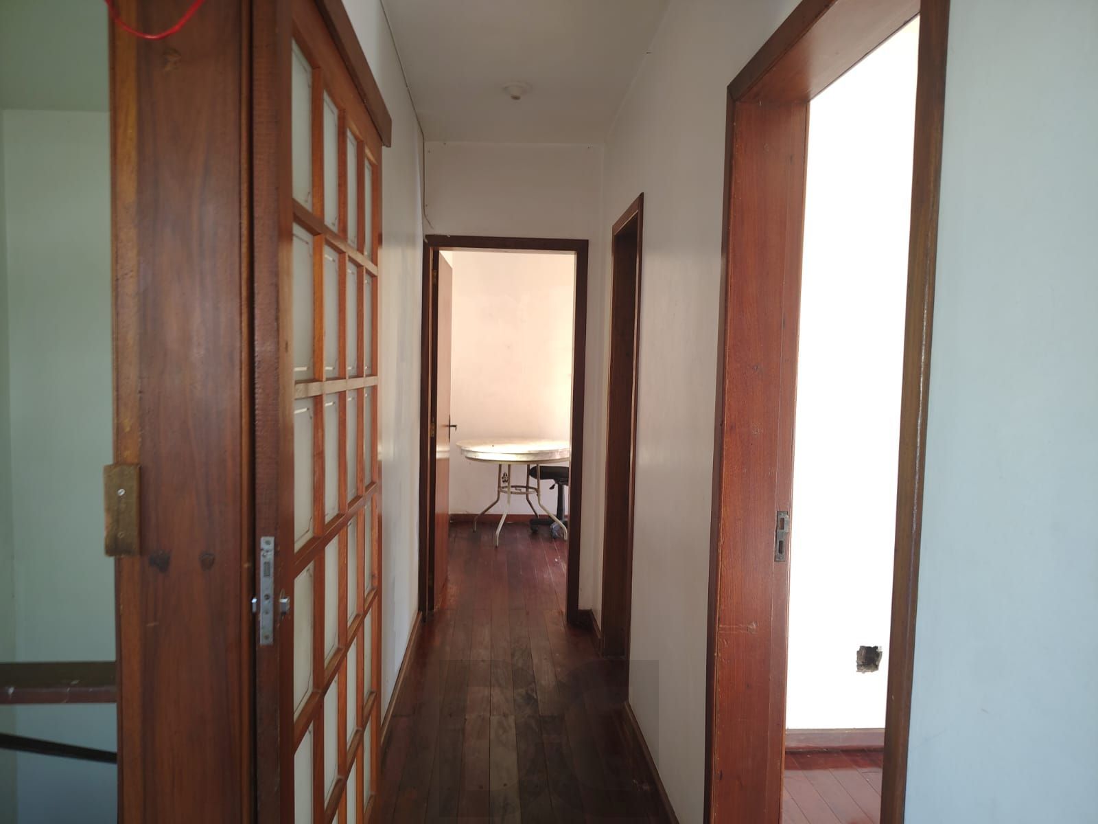 Casa de 4 dormitórios, 1 suíte e 4 vagas de garagem no bairro Cavalhada. — foto 24