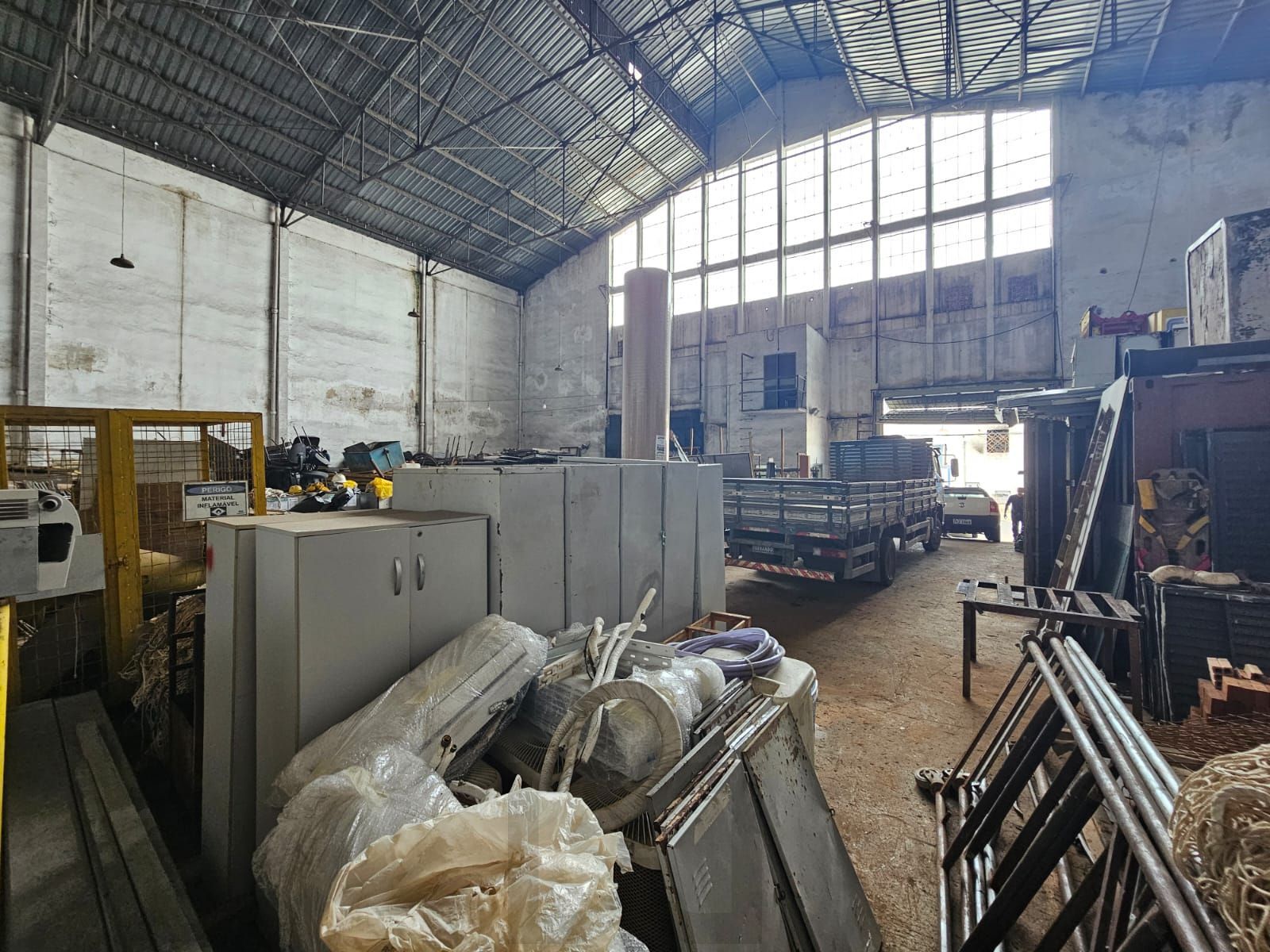 Pavilhão com 1036m2 próximo as Ferramentas Gerais — foto 11