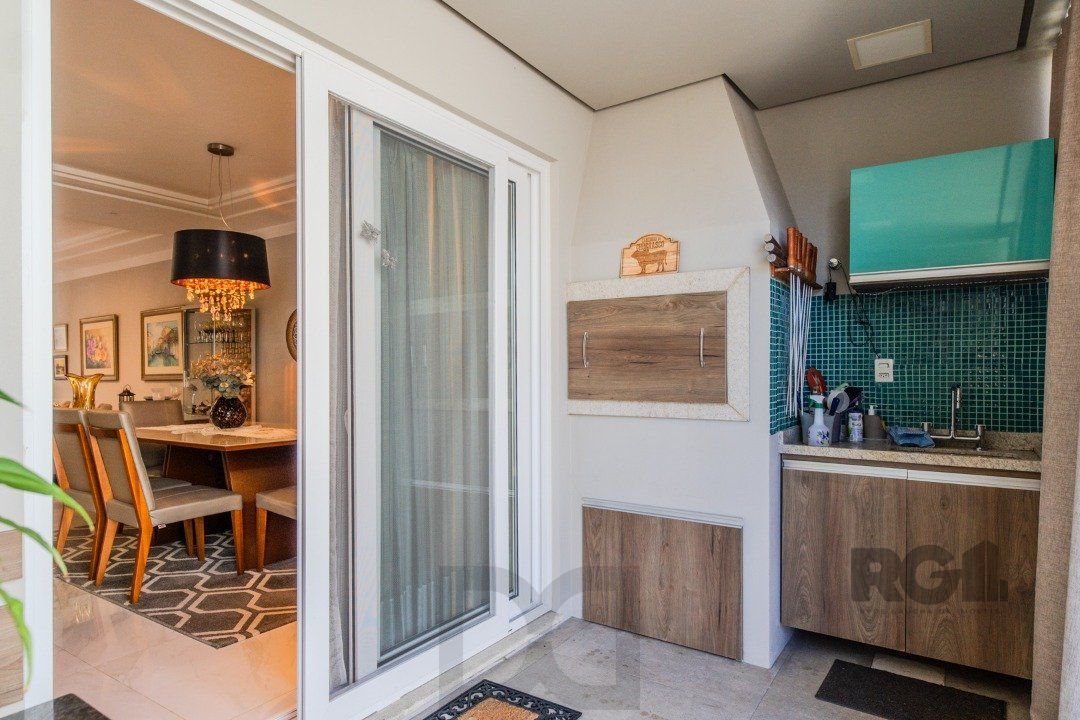Casa de Condomínio com Arquitetura Exclusiva e Ambientes Sofisticados — foto 14