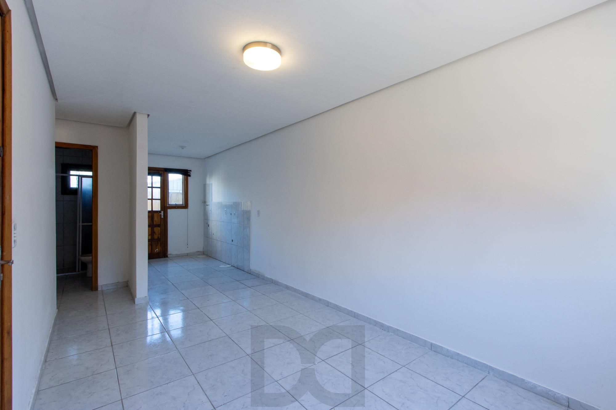 Casa de condomínio, 2 dormitórios, 1 banheiro e 1 vaga de garagem. — foto 1