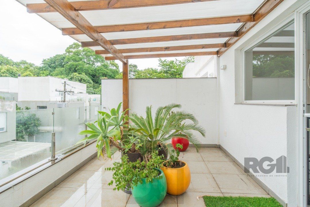 Casa impecável e mobiliada, com 3 niveis, possui 3 dormitórios sendo 1 suíte, 4 banheiros. — foto 37