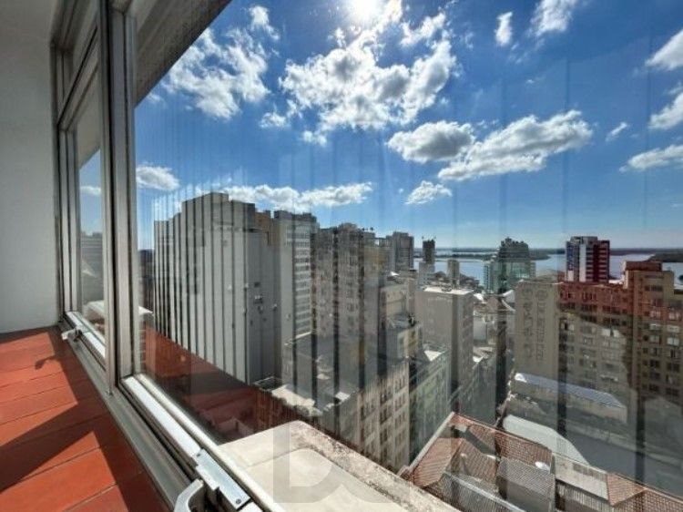 Sala desocupada c/vista p/ o Guaíba - bairro Centro — foto 14