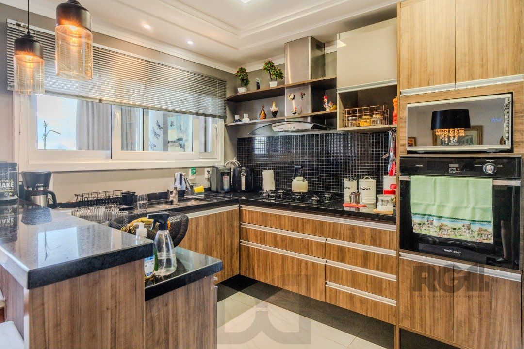 Casa de Condomínio com Arquitetura Exclusiva e Ambientes Sofisticados — foto 10