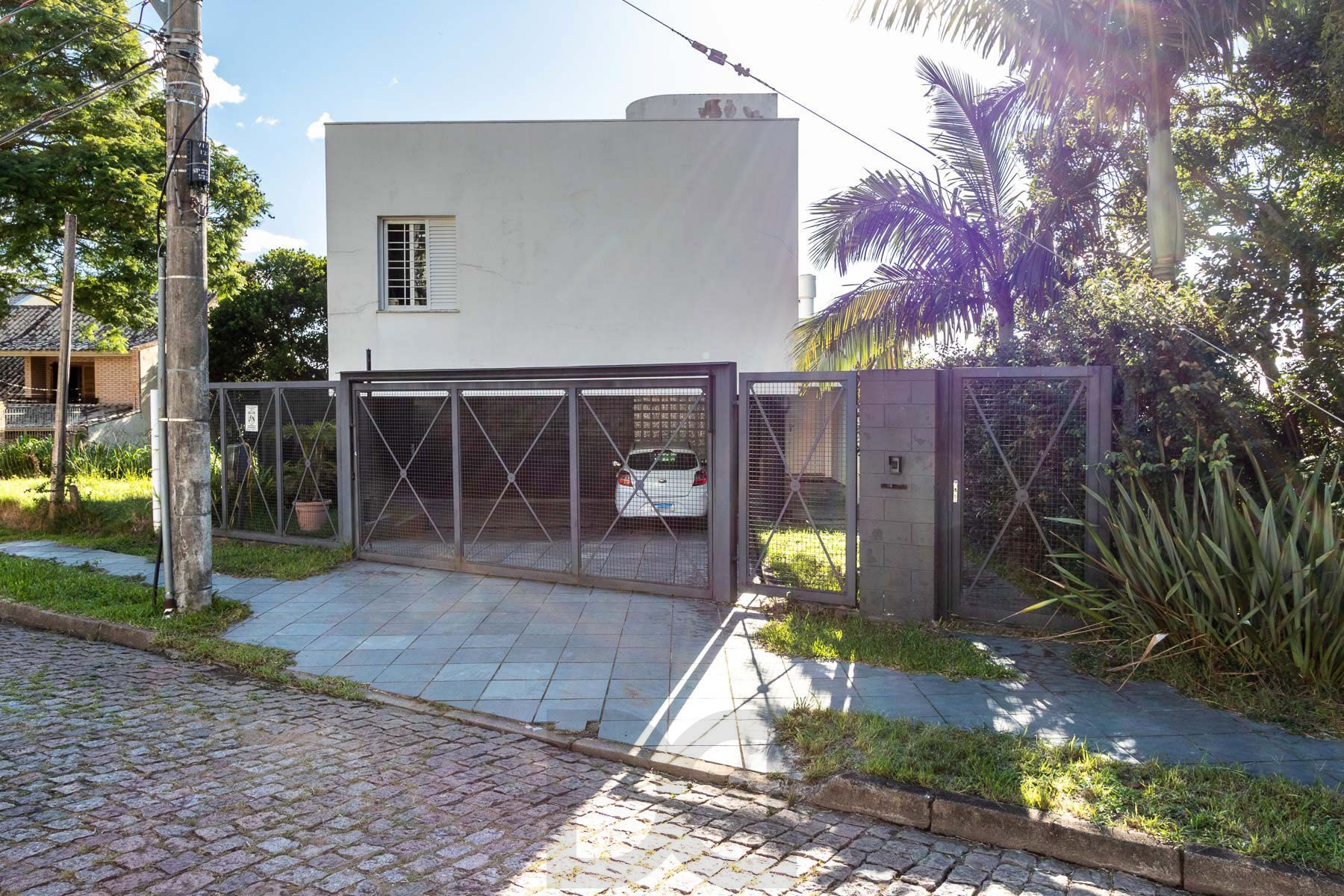 Casa para Venda - 470m², 3 dormitórios, sendo 1 suites, 6 vagas - Nonoai — foto 1
