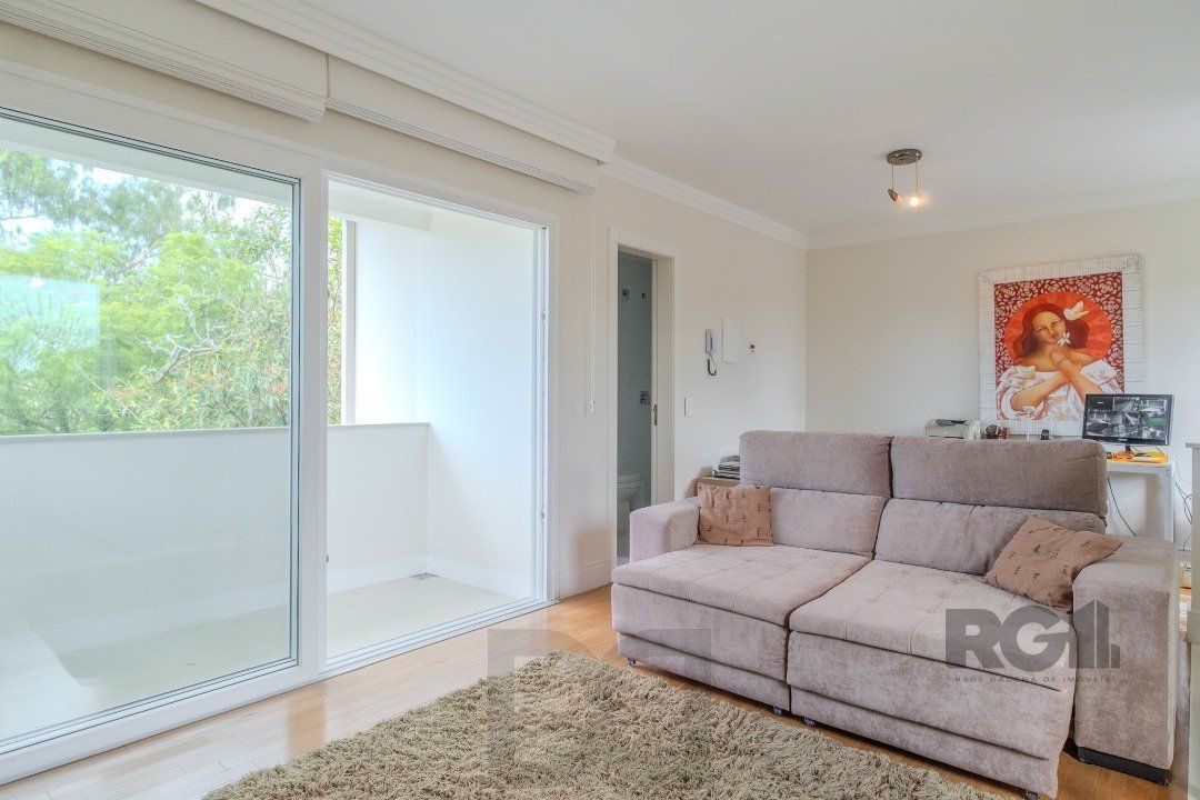 Casa semimobiliada e possui 3 suítes (sendo 1 delas master com closet e hidro) — foto 16