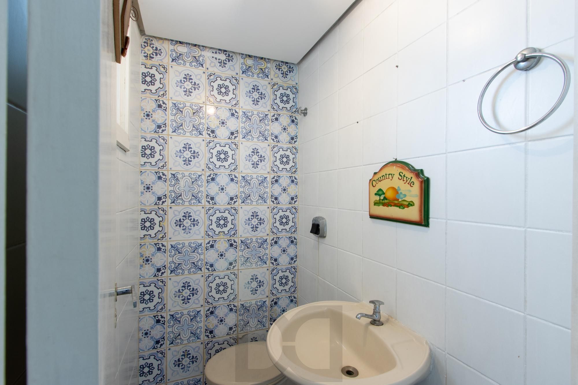 Cobertura com 137m², no Bairro Cristal, de 2 dormitórios, sento uma suíte, ampla sacada, churrasqueira, vista panorâmica, vaga coberta. — foto 25