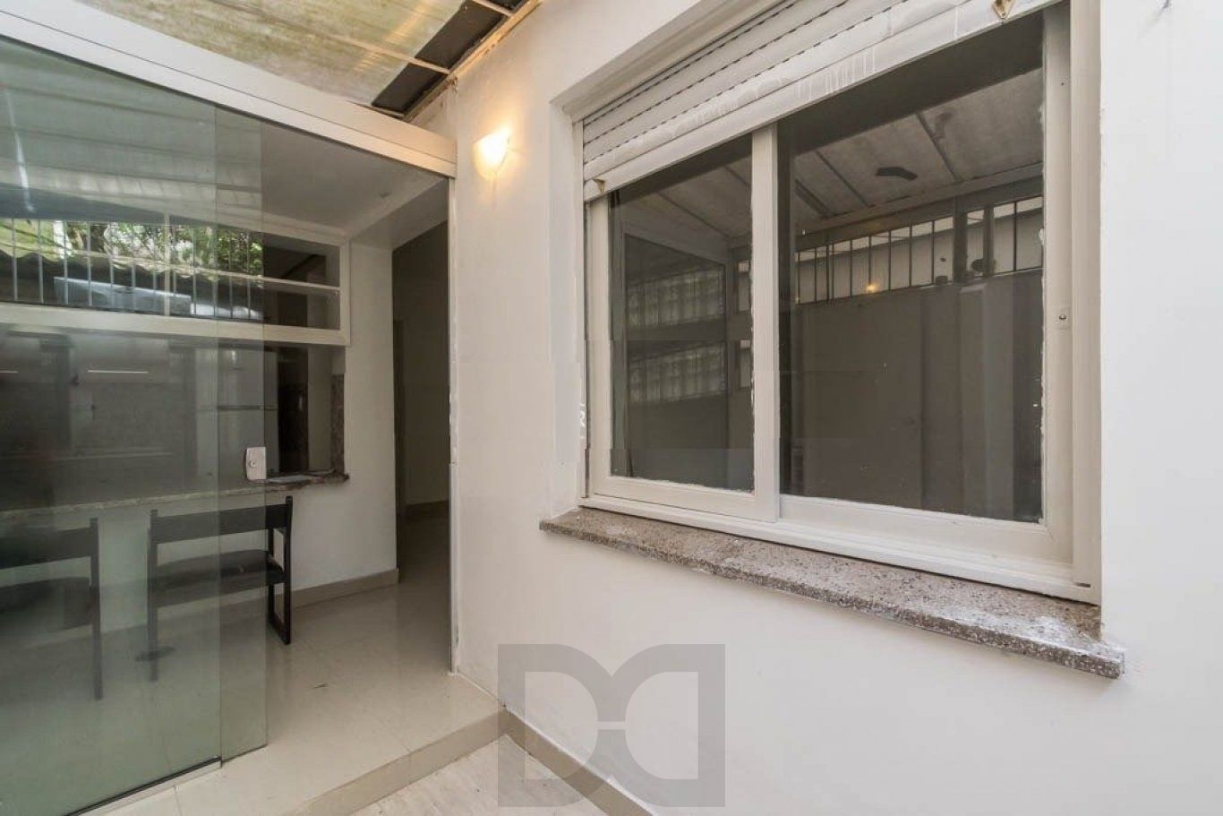 Apartamento de 1 dormitório, com um pequeno pátio no bairro Centro Histórico. — foto 4