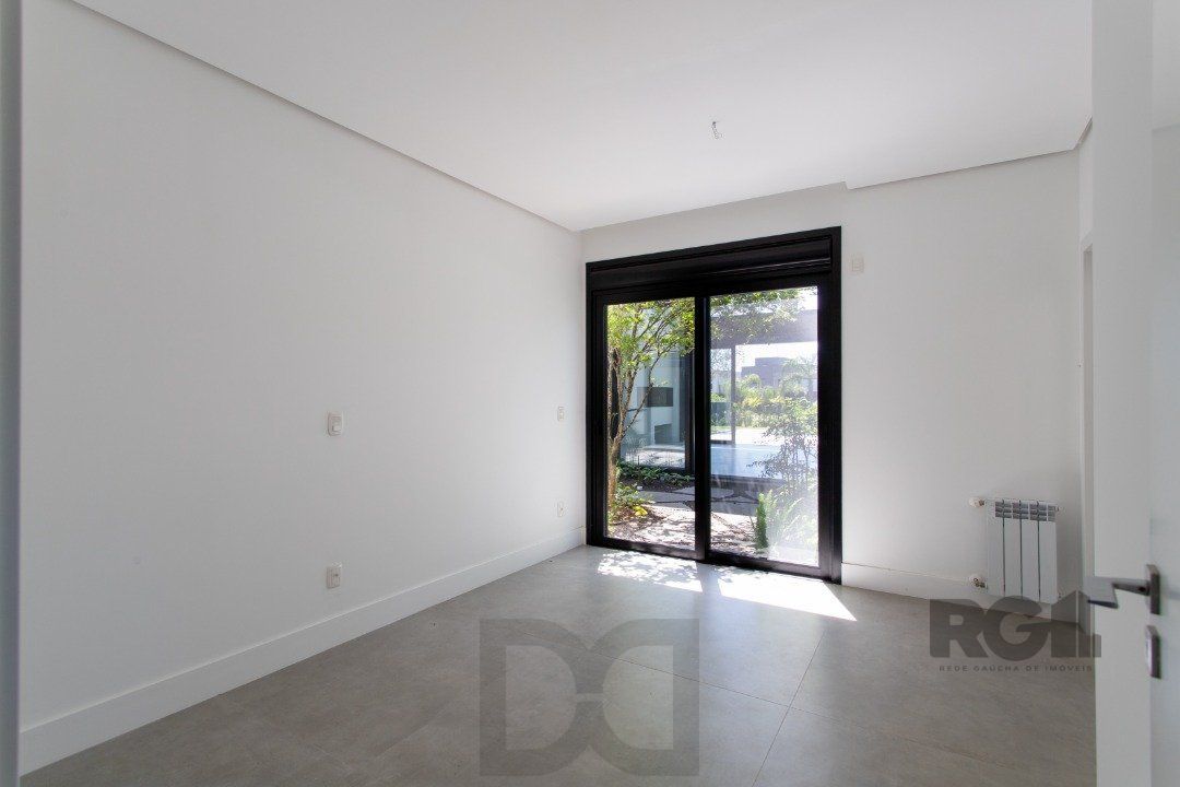A Casa Le Mans, uma residência térrea de esquina com 389,48m2 de área coberta — foto 36