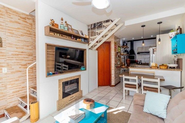 Casa de 3 dormitórios, em condomínio fechado na zona sul de Porto Alegre, com lareira, churrasqueira e vaga de garagem. — foto 4