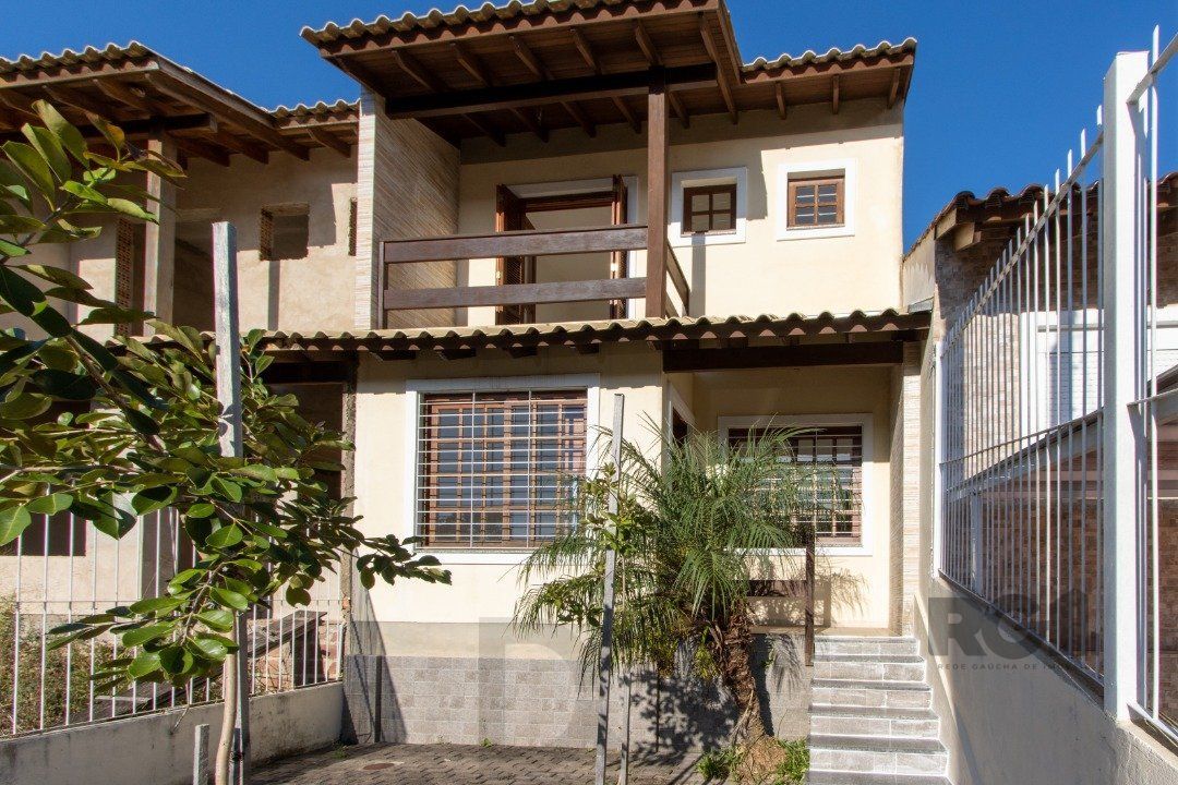 Casa para Venda - 120m², 3 dormitórios, sendo 1 suites, 1 vaga - Guarujá — foto 1