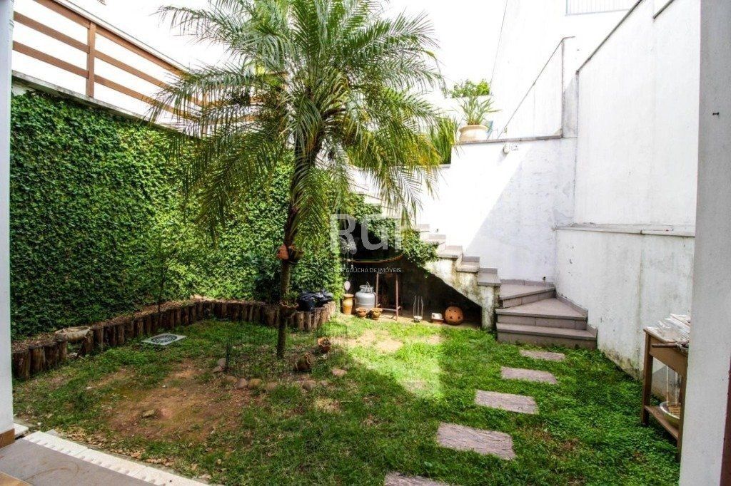Casa para Venda - 300m², 3 dormitórios, sendo 1 suites, 4 vagas - Teresópolis — foto 9