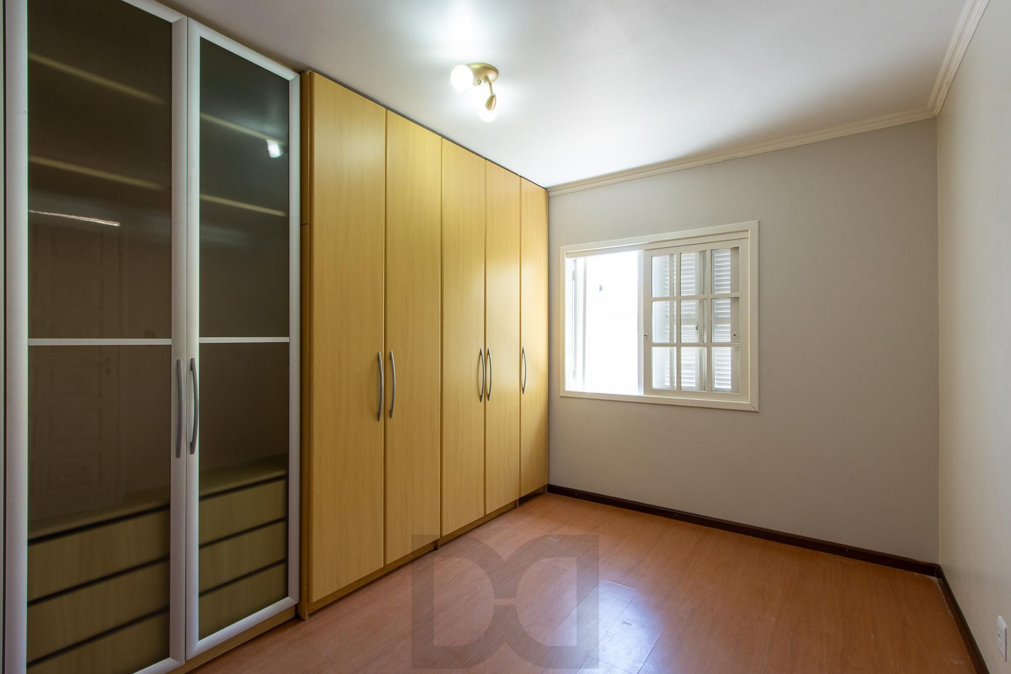 Casa de alvenaria, com 3 quartos, 1 suíte e 3 vagas de garagem. — foto 52