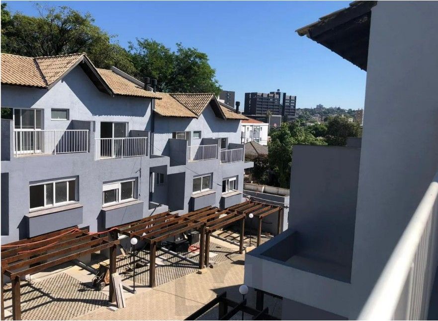 CASA EM CONDOMÍNIO COM 3 DORRMITÓRIOS — foto 1