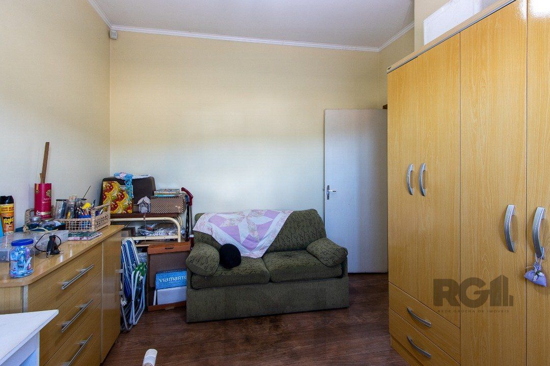Casa com 4 quartos, suíte, churrasqueira, lareira, garagem coberta e lindo jardim. — foto 24