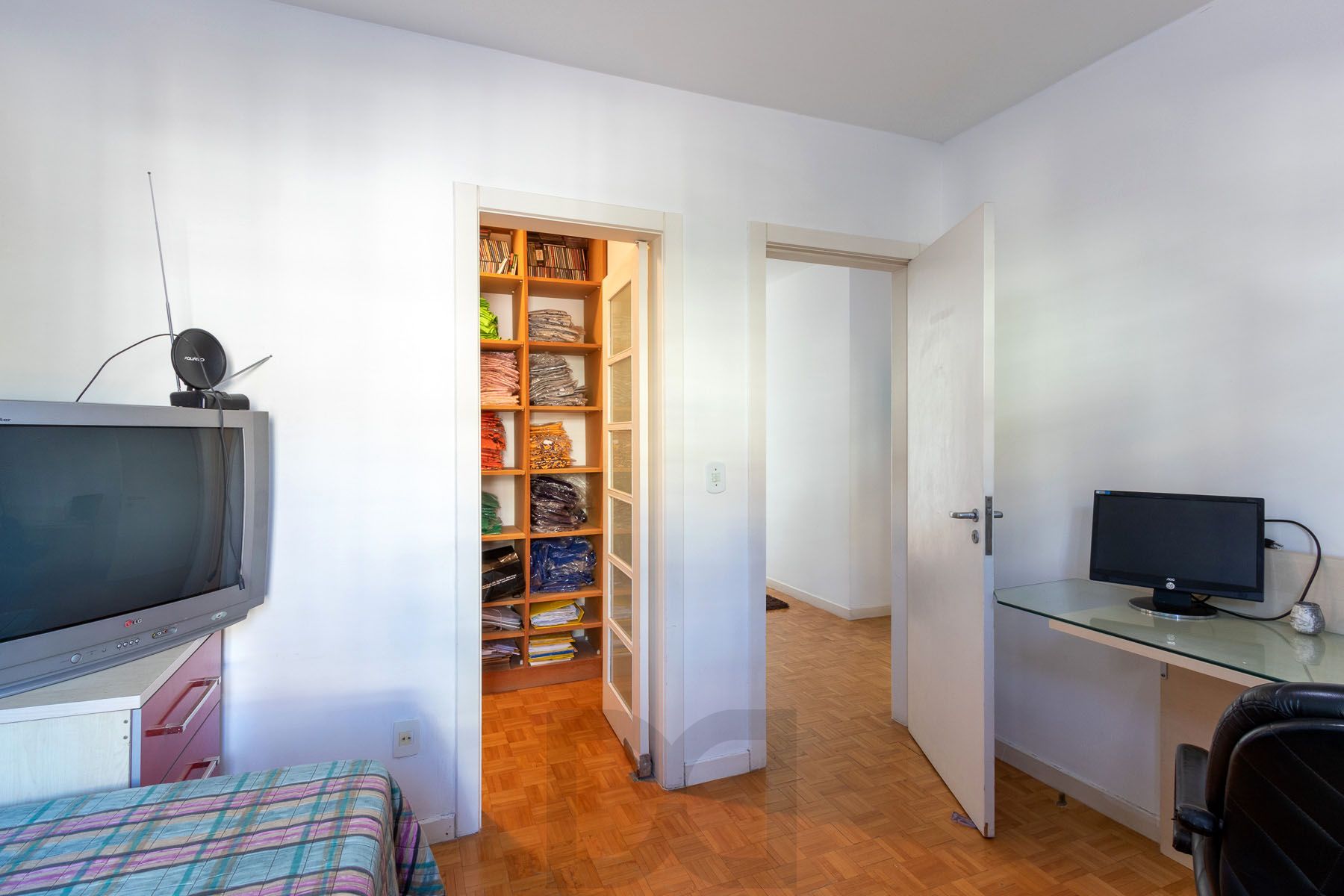 Casa para Venda - 470m², 3 dormitórios, sendo 1 suites, 6 vagas - Nonoai — foto 40