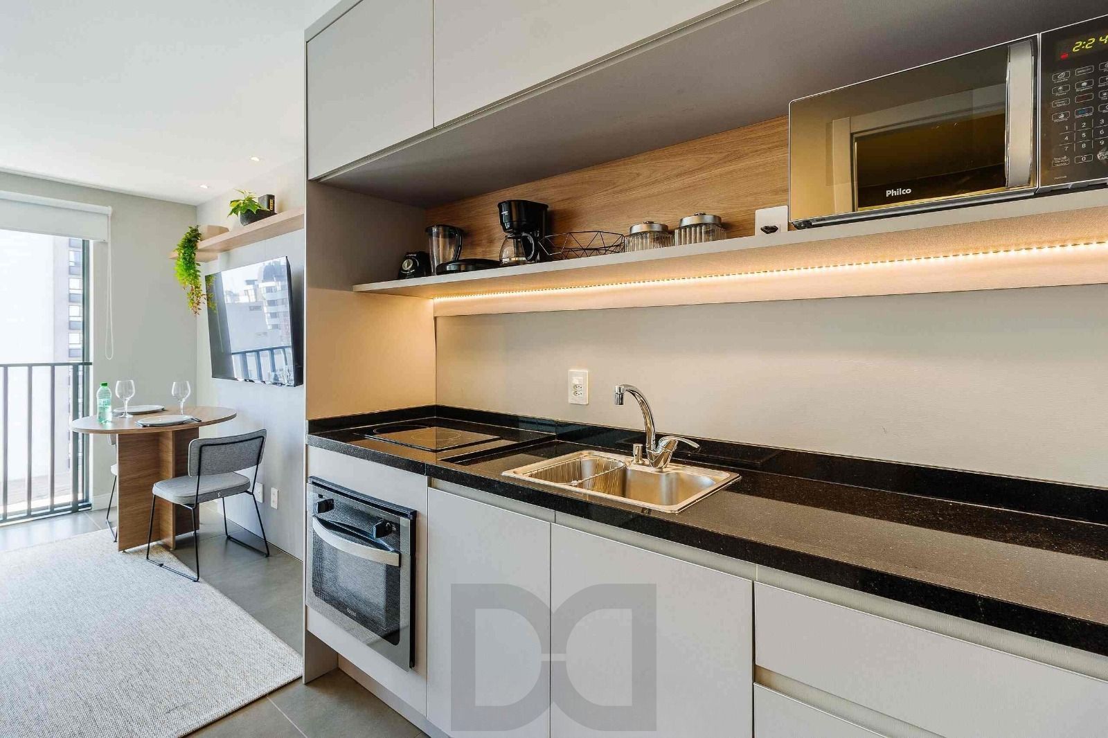 Studio de alto padrão construtivo mobiliado no bairro Moinhos de Vento, planta de 24,25 m² privativos com porcelanato, forro em gesso e aberturas em alumínio com vidros duplos. — foto 3