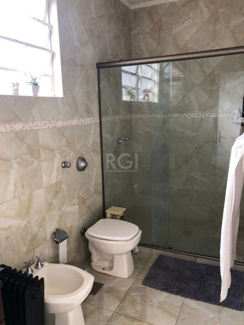 Casa para Venda com 3 dormitórios, sendo 1 suites e 3 vagas no bairro Guarujá — foto 19
