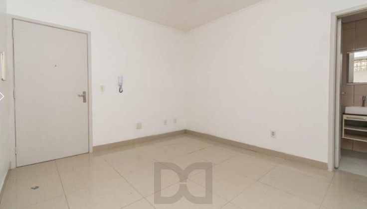 Apartamento de 1 dormitório, com um pequeno pátio no bairro Centro Histórico. — foto 8