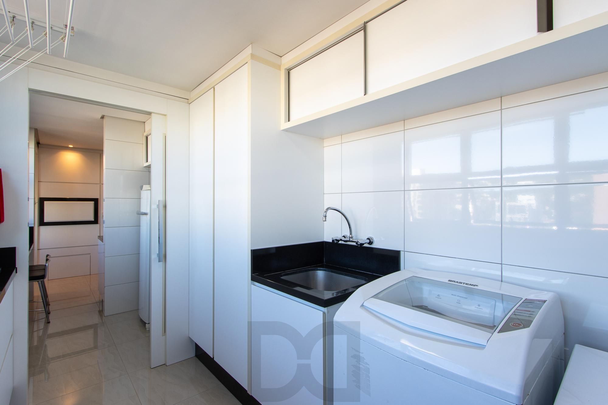 Excelente apartamento de 3 dormitórios, 1 suíte e 2 vagas no bairro Tristeza. — foto 38