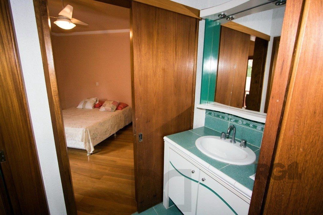 Sobrado com 6 suites, lareira, lavabo, pátio - Bairro Belém Velho — foto 33