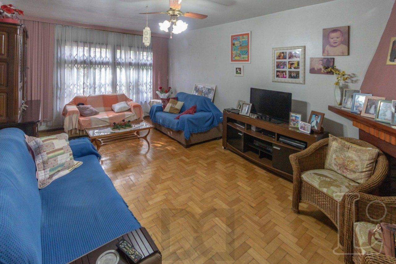 Sobrado para Venda - 241m², 4 dormitórios, sendo 1 suites, 1 vaga - Camaquã — foto 5
