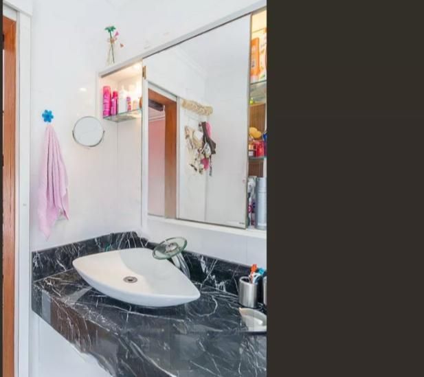 Linda casa com 3 dormitórios, sendo 1 Suíte, Sala Ampla no Condomínio de Ótima Localização — foto 23