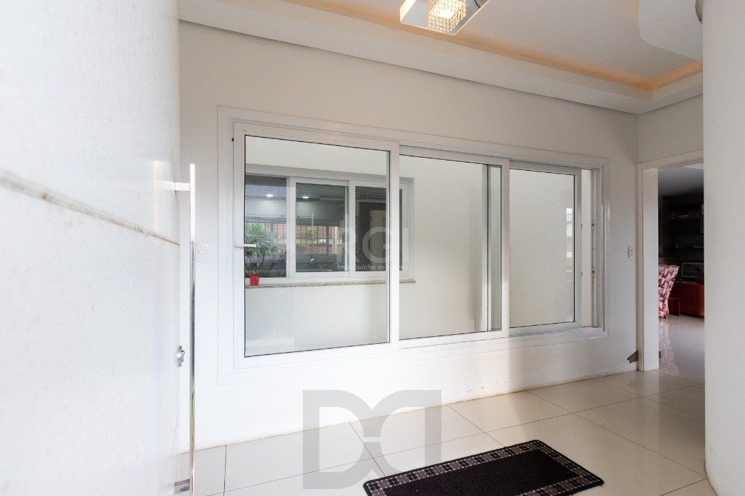 Casa para Venda - 377m², 4 dormitórios, sendo 3 suites, 3 vagas - Guarujá — foto 5