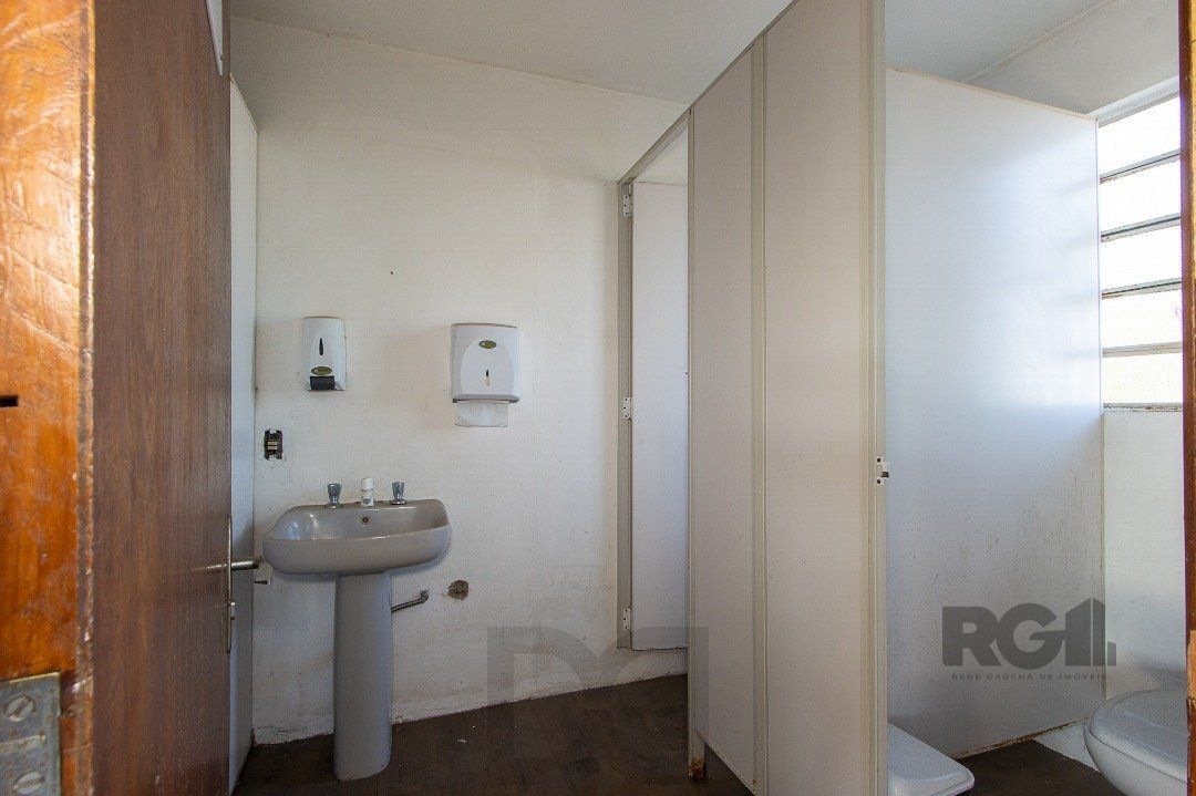 Prédio com 1063m², distribuídos em quatro pavimentos — foto 84
