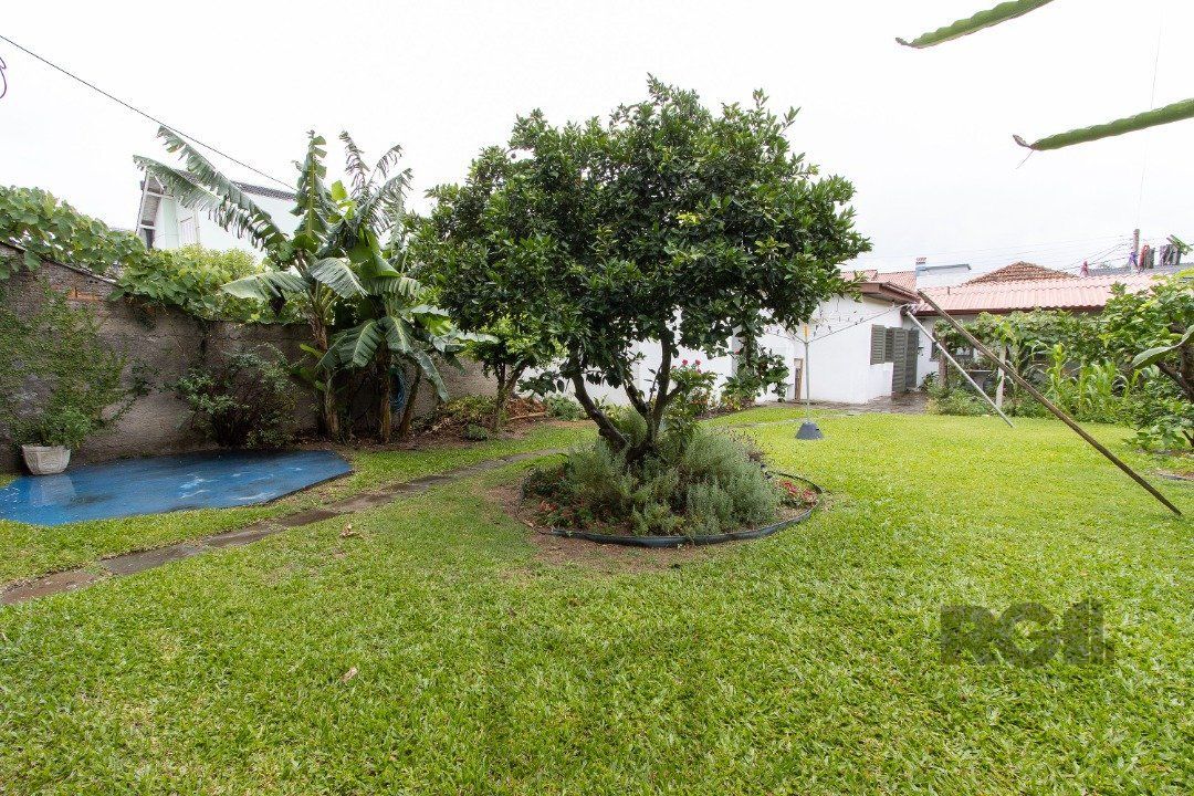 Casa térrea, 3 quartos, edícula, com 2 suites, pátio - Bairro Guarujá — foto 61