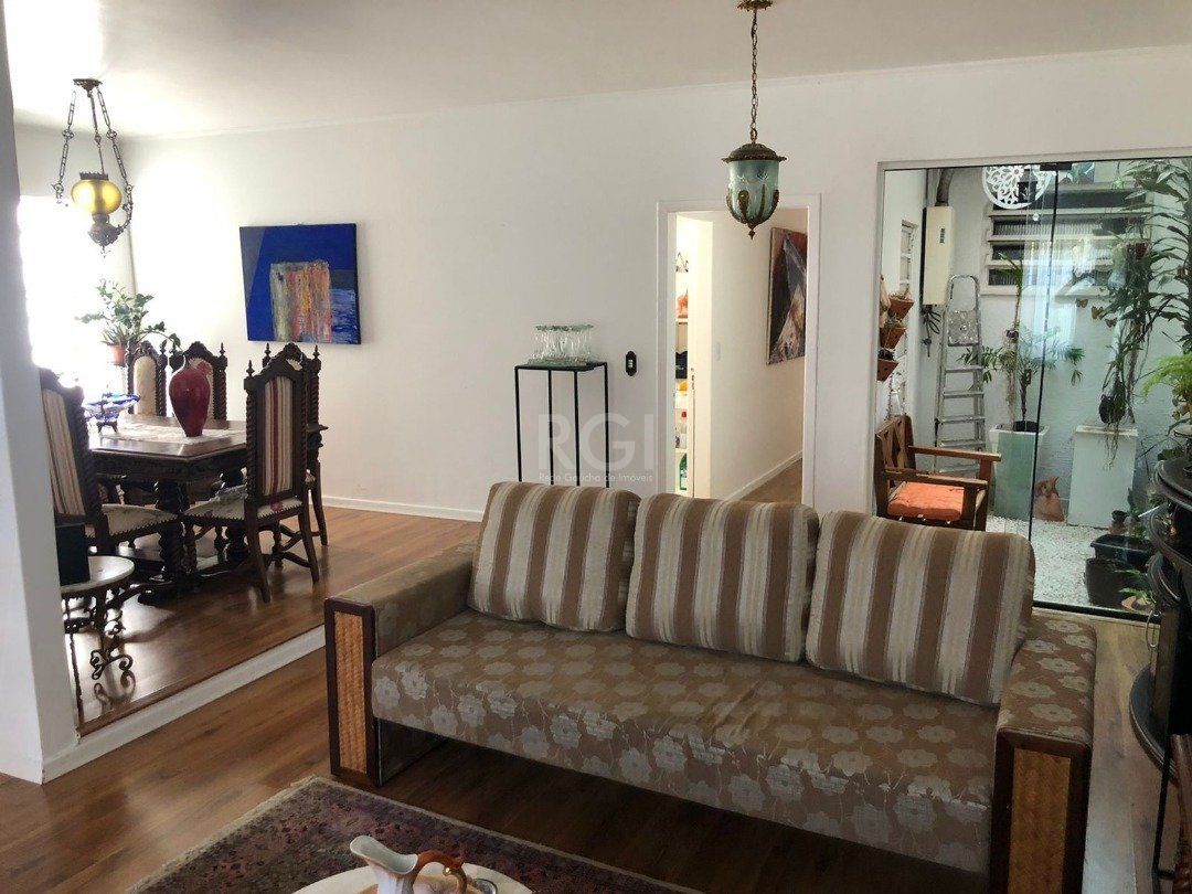Casa para Venda com 3 dormitórios, sendo 1 suites e 3 vagas no bairro Guarujá — foto 5