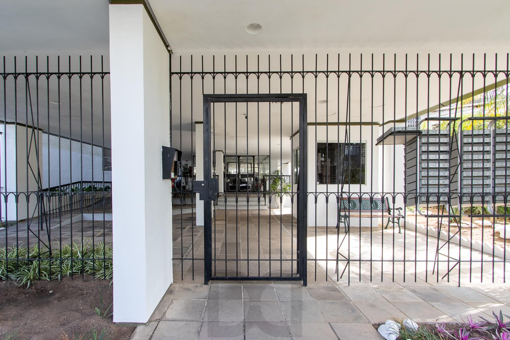Apartamento no Menino Deus com 2 dormitórios e garagem — foto 30