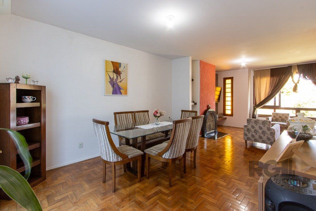 Casa térrea, com 3 dormitórios, 1 suíte, no bairro Ipanema. — foto 11