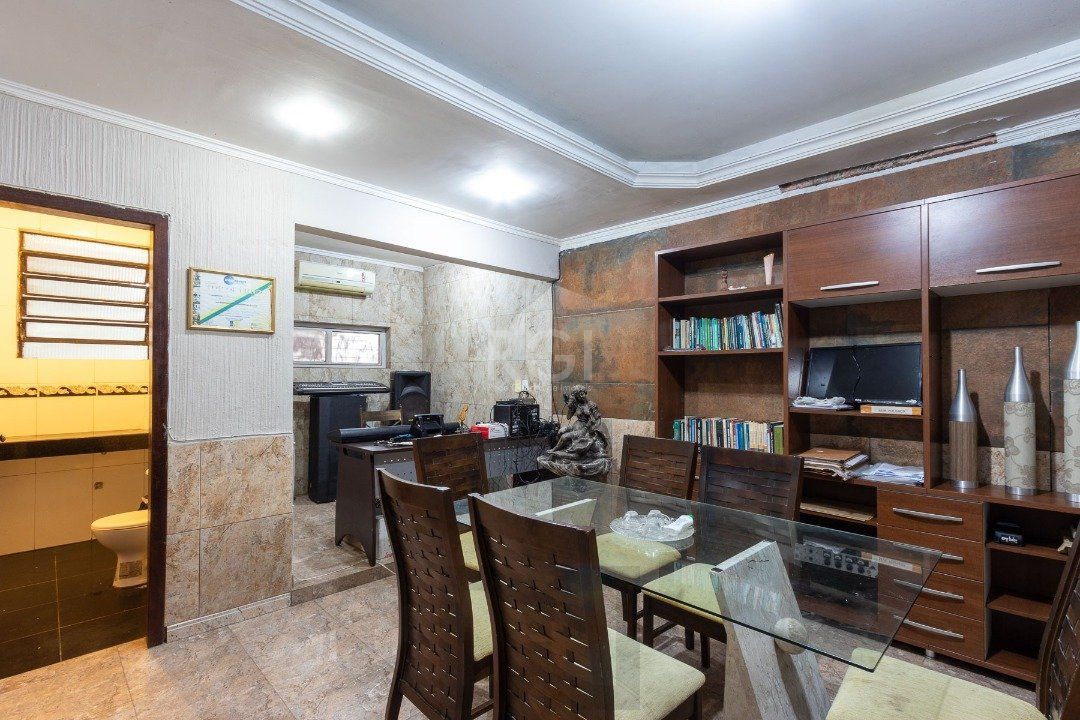 Sobrado para Venda - 300m², 3 dormitórios, sendo 1 suites, 3 vagas - Cavalhada — foto 13