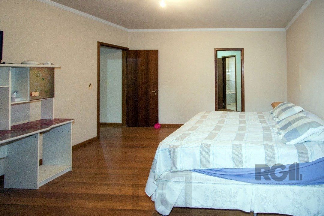 Sobrado com 6 suites, lareira, lavabo, pátio - Bairro Belém Velho — foto 30