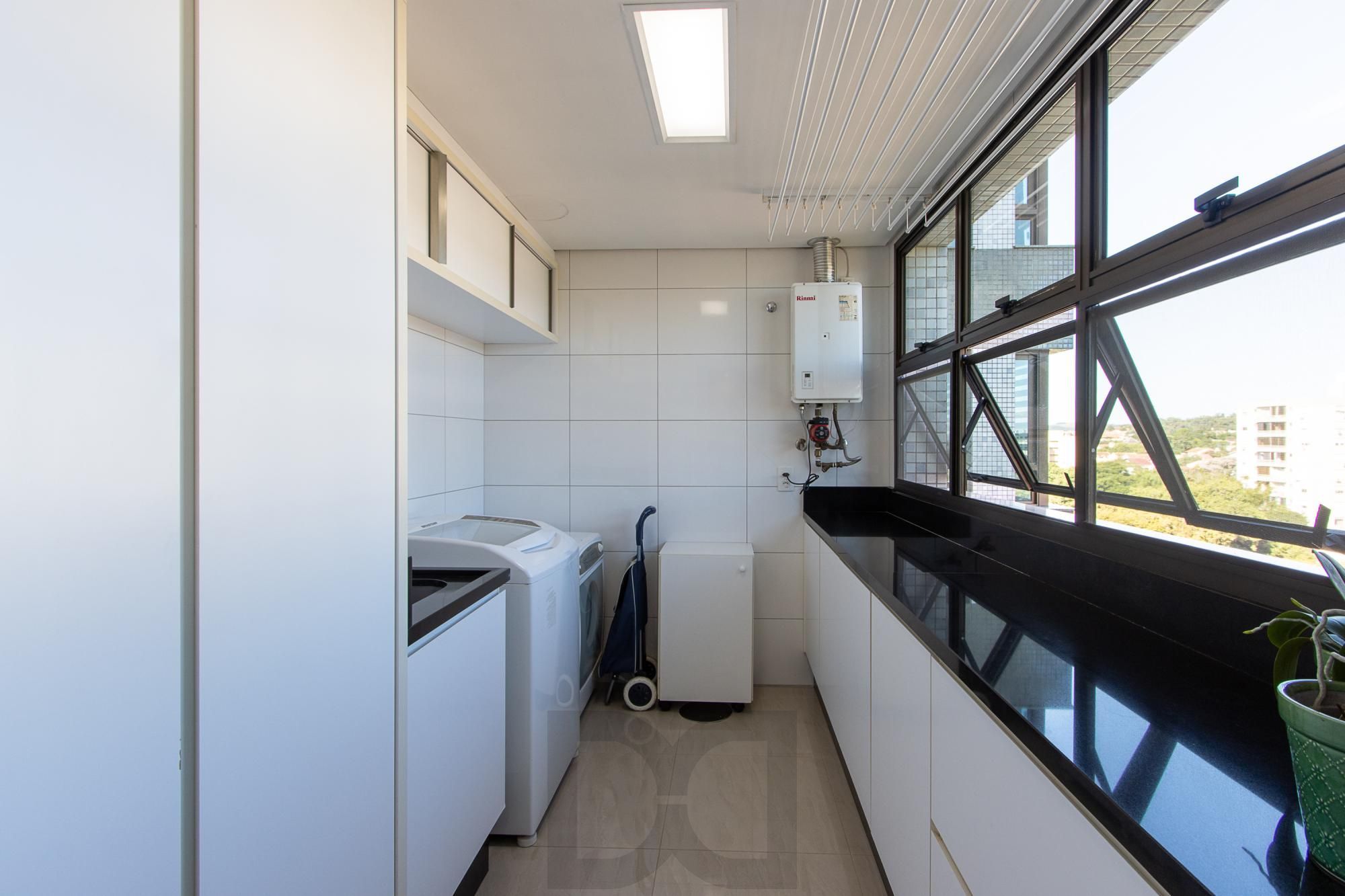 Excelente apartamento de 3 dormitórios, 1 suíte e 2 vagas no bairro Tristeza. — foto 37