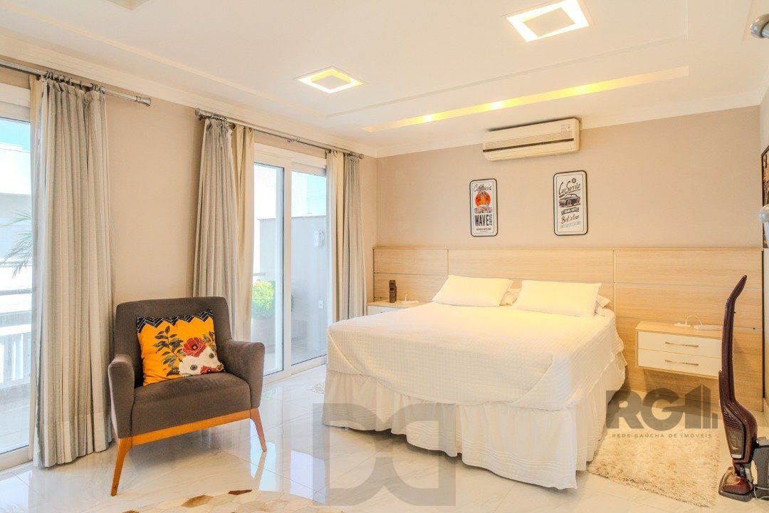 Casa de Condomínio com Arquitetura Exclusiva e Ambientes Sofisticados — foto 21