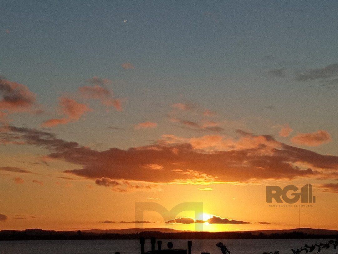 residência com vista panorâmica espetacular para o Guaíba em todos os cômodos da casa, hall de entrada, gabinete, lavabo, living para três ambientes com sacada e vista — foto 4